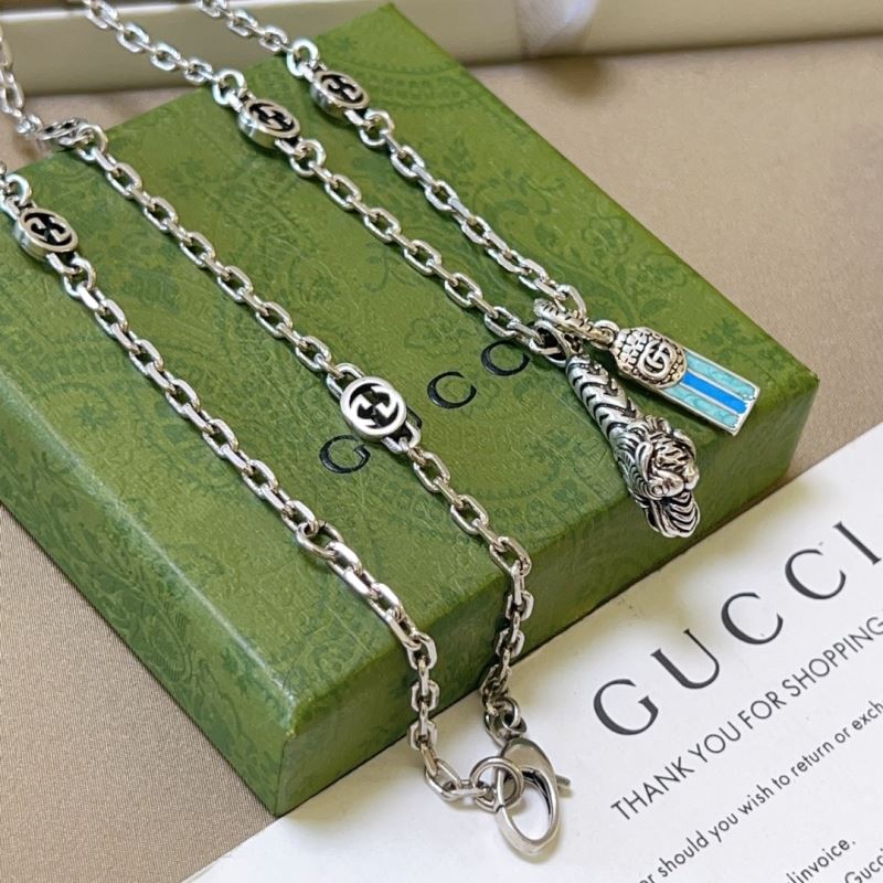 G*u*i necklaces
